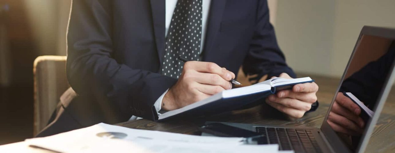 successful-businessman-working_1098-14826[1]